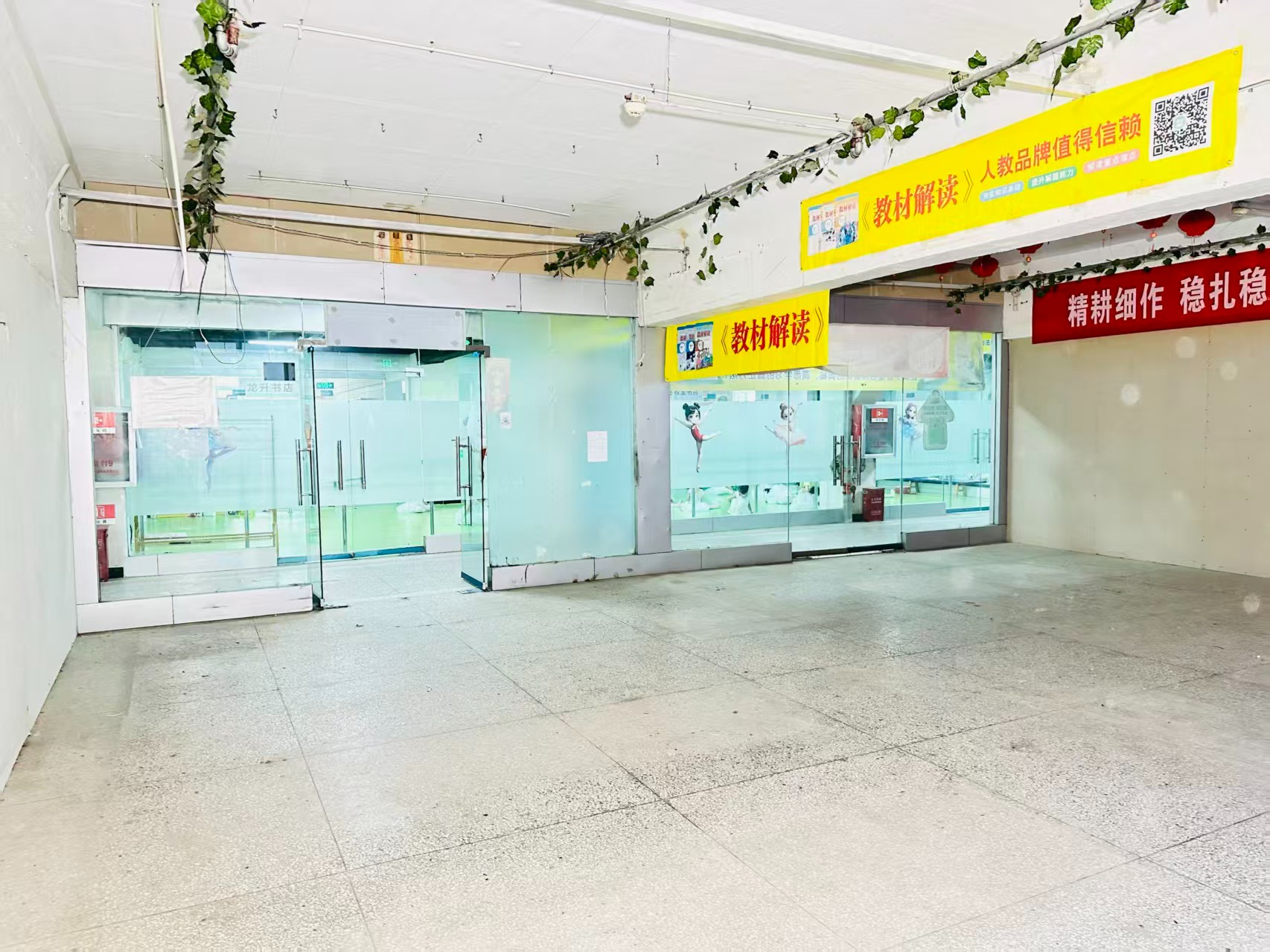 新区路提供写字楼、商铺、展示空间、直播间等多种面积选择，满足企业办公、研发、展示、运营等多元需求。